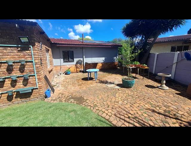 4 BEDROOM HOUSE FOR SALE IN VAN DYK PARK